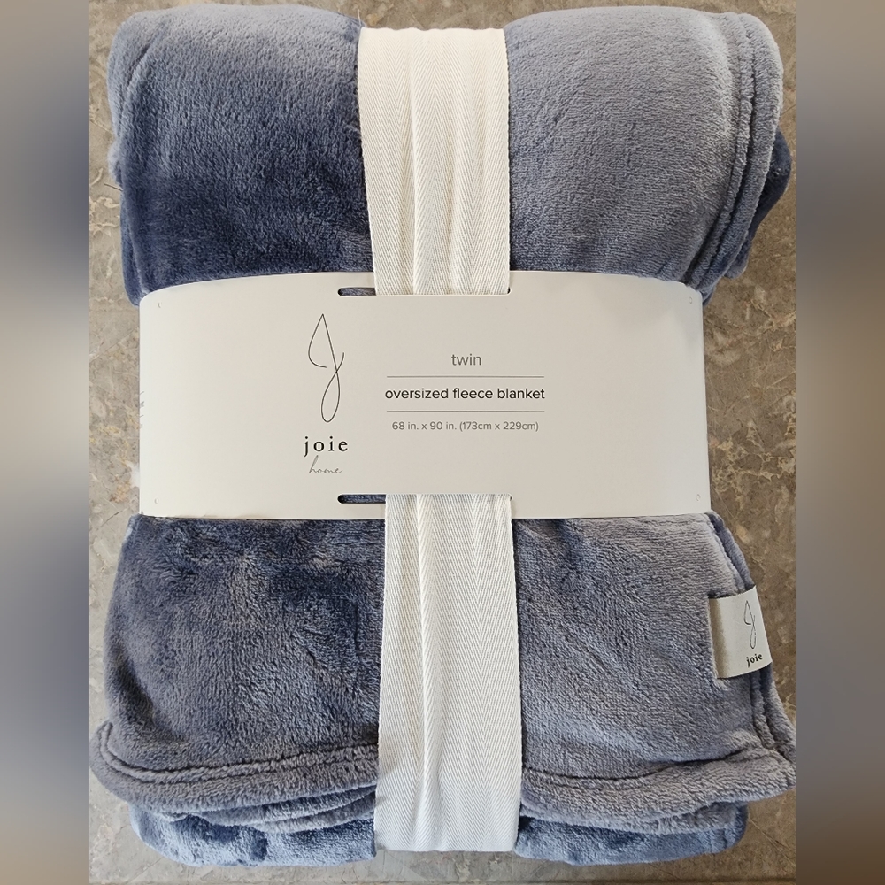 NWT Joie Home Twin Oversized Fleece Blanket